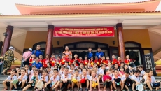 BÉ ĐI THAM QUAN BẢO TÀNG HỒ CHÍ MINH BÉ ĐI THAM QUAN BẢO TÀNG HỒ CHÍ MINH